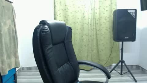 Snapshot of laura_craizy chatting on May 12, 2026, 3:14 am CALL ME LOVE LAURA online show from May 12, 2026, 3:14 am