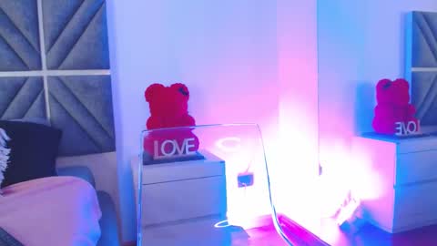 laura_dicardy online show from November 5, 2025, 7:58 pm