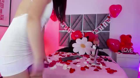 Snapshot of laura_dicardy chatting on February 14, 2026, 7:54 pm laura_dicardy online show from February 14, 2026, 7:54 pm