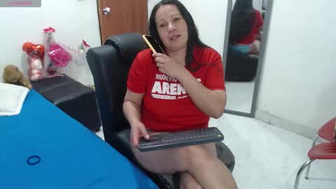 laura_foxx2379 online show from October 16, 2025, 2:01 am