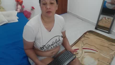 laura_foxx2379 online show from November 6, 2025, 6:09 pm