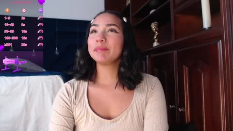 Snapshot of laura_golden1 chatting on December 12, 2024, 1:32 am lLAURA online show from December 12, 2024, 1:32 am