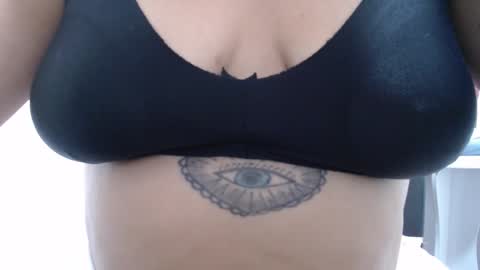  Laura  online show from December 14, 2025, 3:12 am