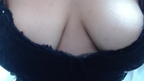  Laura  online show from December 14, 2025, 7:51 pm