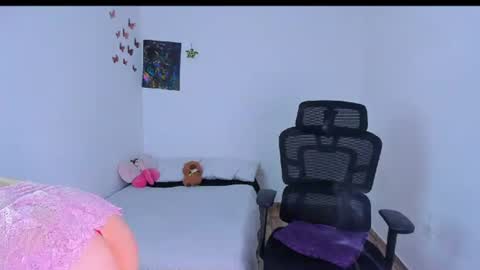 Snapshot of laura_ivy chatting on July 25, 2026, 1:30 pm LauraIvy online show from July 25, 2026, 1:30 pm
