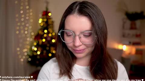 Snapshot of laura_lee chatting on December 22, 2025, 1:46 am Laura Lee. online show from December 22, 2025, 1:46 am