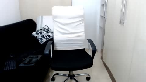 Snapshot of laura_pervert_ chatting on December 25, 2024, 3:08 am Laura online show from December 25, 2024, 3:08 am