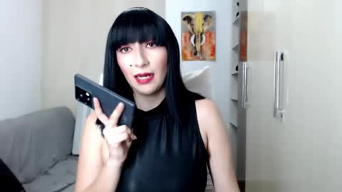 Snapshot of laura_pervert_ chatting on February 11, 2025, 10:07 pm Laura online show from February 11, 2025, 10:07 pm