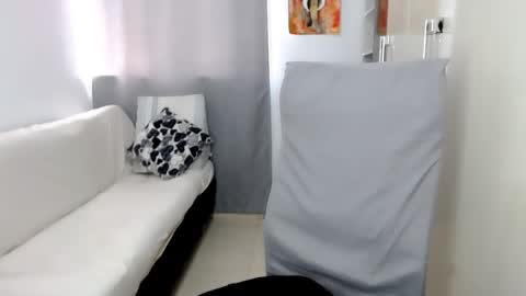 Snapshot of laura_pervert_ chatting on September 21, 2025, 8:10 pm Laura online show from September 21, 2025, 8:10 pm