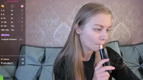 Snapshot of laura_pudd chatting on December 18, 2025, 10:21 am Laura online show from December 18, 2025, 10:21 am