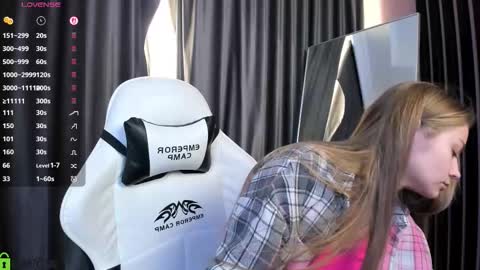 Snapshot of laura_pudd chatting on February 19, 2026, 1:51 pm Laura online show from February 19, 2026, 1:51 pm