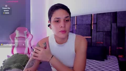 Laura Rose online show from March 1, 2025, 6:43 pm