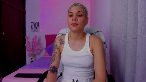 Laura Rose online show from September 28, 2025, 1:33 am
