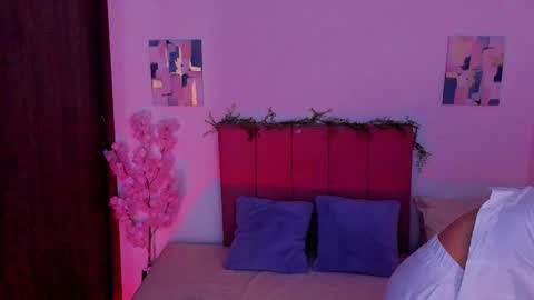 Laura Rose online show from October 24, 2025, 5:31 pm