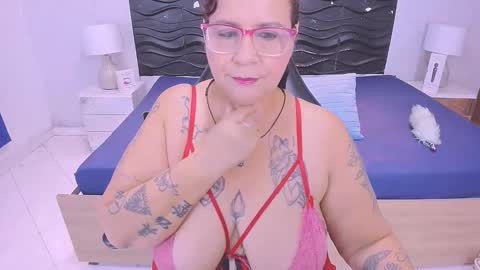 Snapshot of laura_riley chatting on January 13, 2026, 12:10 pm Laura online show from January 13, 2026, 12:10 pm