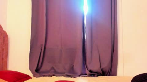 LAURA SOE online show from November 1, 2025, 8:00 pm