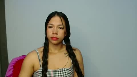 lauracb          online show from April 9, 2026, 4:12 am