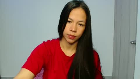 lauracb          online show from April 28, 2026, 2:33 pm