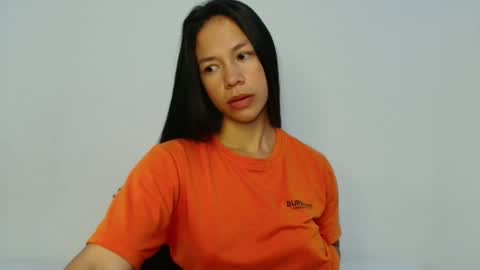 lauracb          online show from May 25, 2026, 3:40 pm