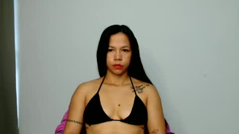 lauracb          online show from July 5, 2026, 12:12 pm
