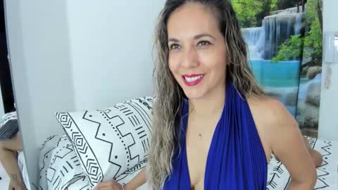 Snapshot of laurafarrely chatting on January 19, 2026, 8:51 am Laura online show from January 19, 2026, 8:51 am