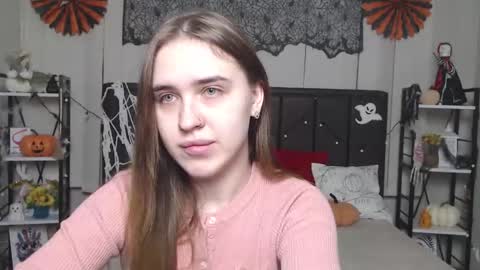 LauraHlot online show from November 14, 2025, 6:39 pm