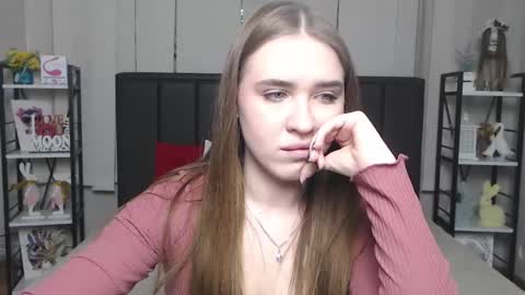 LauraHlot online show from December 4, 2025, 7:11 pm