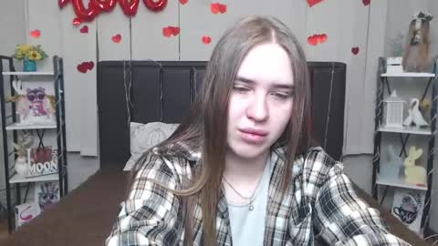 LauraHlot online show from May 27, 2026, 5:48 am