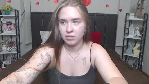 LauraHlot online show from July 13, 2026, 6:27 am