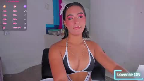 Snapshot of lauramayer chatting on July 9, 2026, 2:04 am Laura Mayer online show from July 9, 2026, 2:04 am