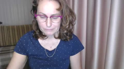 Snapshot of lauraoven1 chatting on December 21, 2024, 9:01 am Lauraoven1 online show from December 21, 2024, 9:01 am