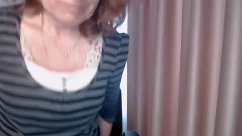 Snapshot of lauraoven1 chatting on February 14, 2025, 8:31 am Lauraoven1 online show from February 14, 2025, 8:31 am