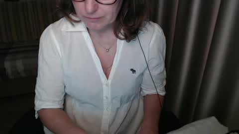 Snapshot of lauraoven1 chatting on March 6, 2025, 10:52 am Lauraoven1 online show from March 6, 2025, 10:52 am
