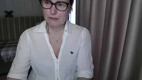 Snapshot of lauraoven1 chatting on March 7, 2025, 7:41 am Lauraoven1 online show from March 7, 2025, 7:41 am