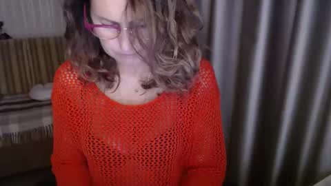Snapshot of lauraoven1 chatting on October 5, 2025, 2:37 pm Lauraoven1 online show from October 5, 2025, 2:37 pm