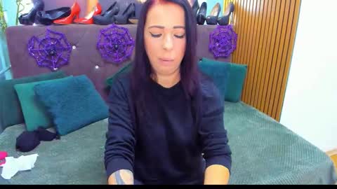 Laura online show from October 27, 2025, 4:49 am