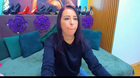 Laura online show from October 30, 2025, 4:25 am