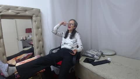 Snapshot of laurasofia45 chatting on April 10, 2026, 12:38 am Laura Sofia online show from April 10, 2026, 12:38 am