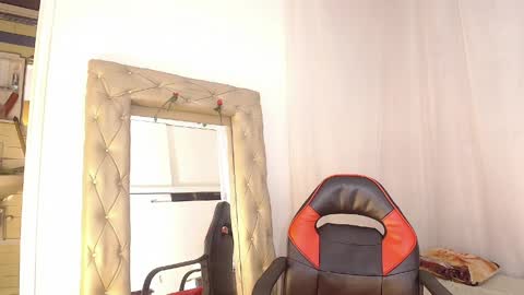 Snapshot of laurasofia45 chatting on May 9, 2026, 3:34 am Laura Sofia online show from May 9, 2026, 3:34 am