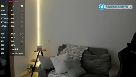 Laura online show from November 18, 2025, 7:29 pm