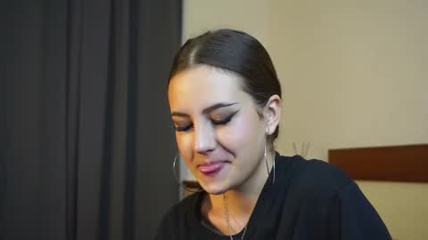 Monica online show from November 4, 2025, 7:29 am