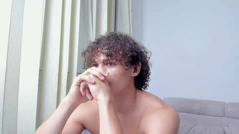 Snapshot of laureent__ chatting on December 16, 2024, 7:15 am Laureent online show from December 16, 2024, 7:15 am