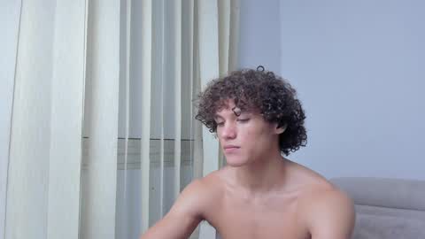 Snapshot of laureent__ chatting on December 19, 2024, 9:40 am Laureent online show from December 19, 2024, 9:40 am