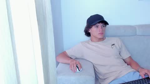 Snapshot of laureent__ chatting on January 26, 2025, 6:58 pm Laureent online show from January 26, 2025, 6:58 pm