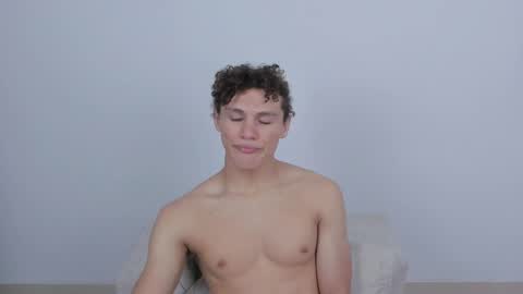 Snapshot of laureent__ chatting on March 3, 2025, 4:25 am Laureent online show from March 3, 2025, 4:25 am