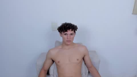 Snapshot of laureent__ chatting on March 4, 2025, 5:53 am Laureent online show from March 4, 2025, 5:53 am