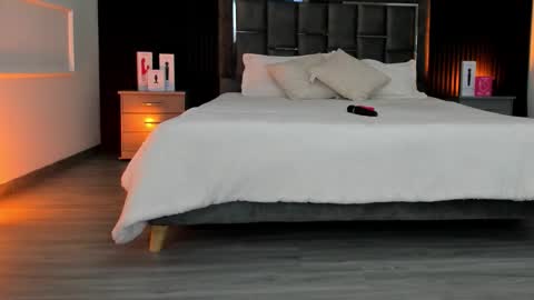 Lauren Weels online show from November 25, 2025, 7:36 pm