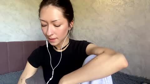 laurelimaino online show from June 29, 2026, 1:11 pm
