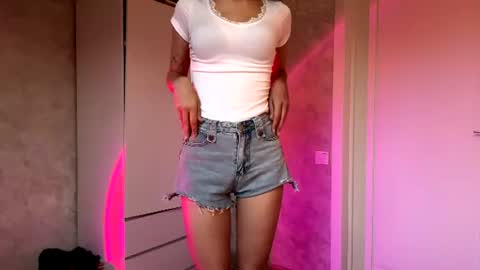 laurelimaino online show from July 16, 2026, 4:57 pm