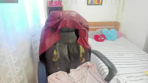 Snapshot of lauren_ashlee chatting on October 19, 2025, 4:18 pm Lauren Independent model online show from October 19, 2025, 4:18 pm